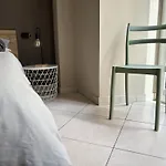 Adrian's Guests House アパート