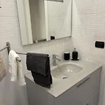 Adrian's Guests House * ナポリ