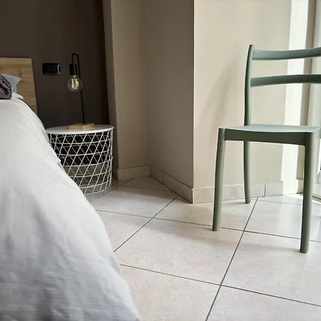 Adrian's Guests House شقة