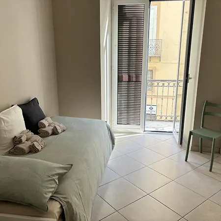شقة Adrian's Guests House نابولي